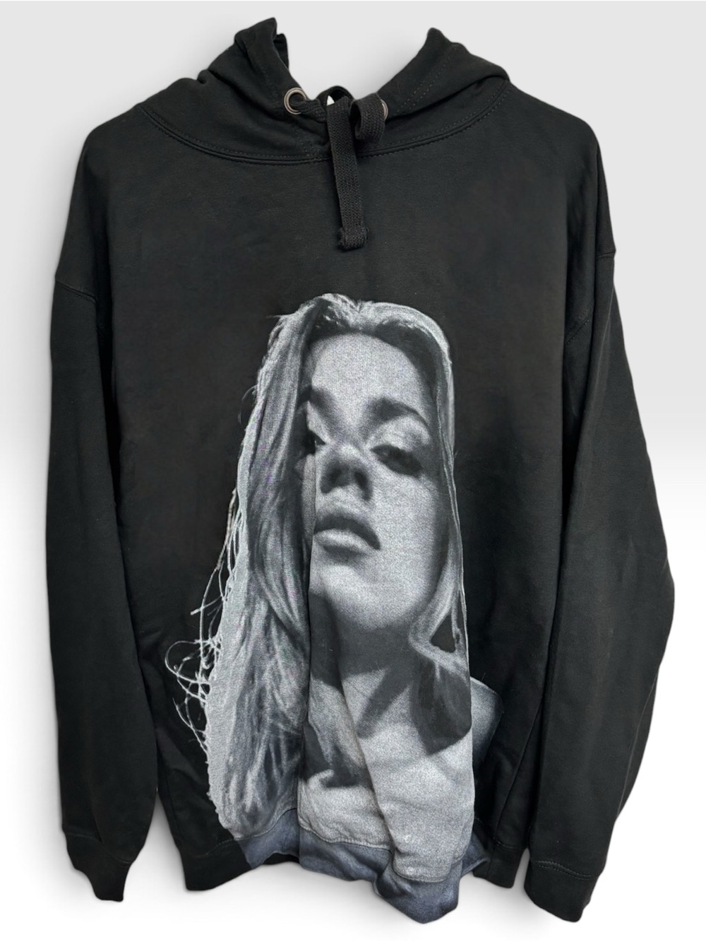 Tate McRae Miss Possessive World Tour 2025 Black Graphic Hoodie Size M - Picture 2 of 5